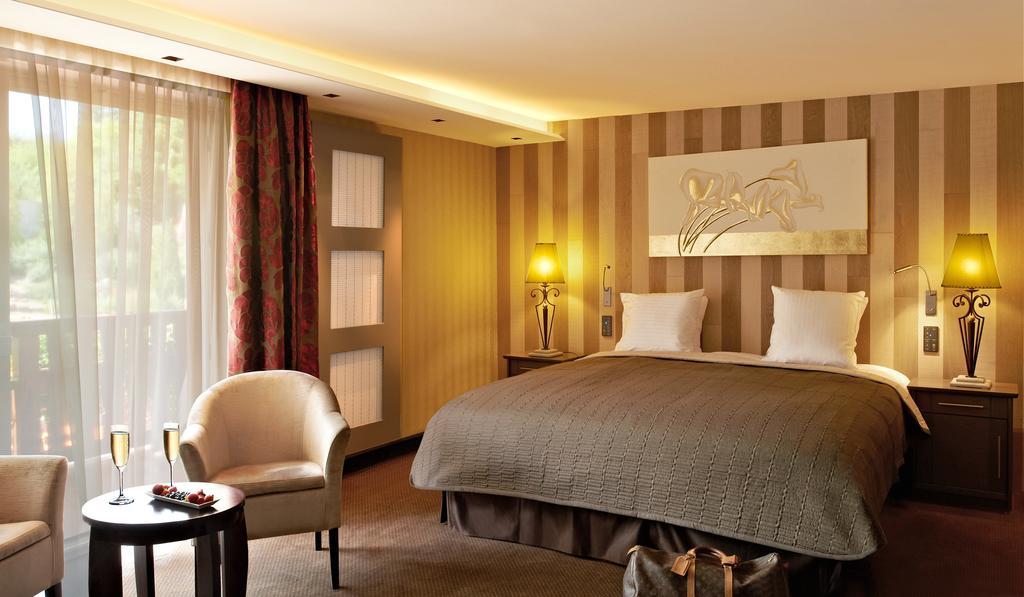 Hostellerie Des Chateaux & Spa Ottrott Bagian luar foto